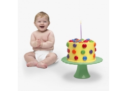 生日蛋糕与开心的小宝宝